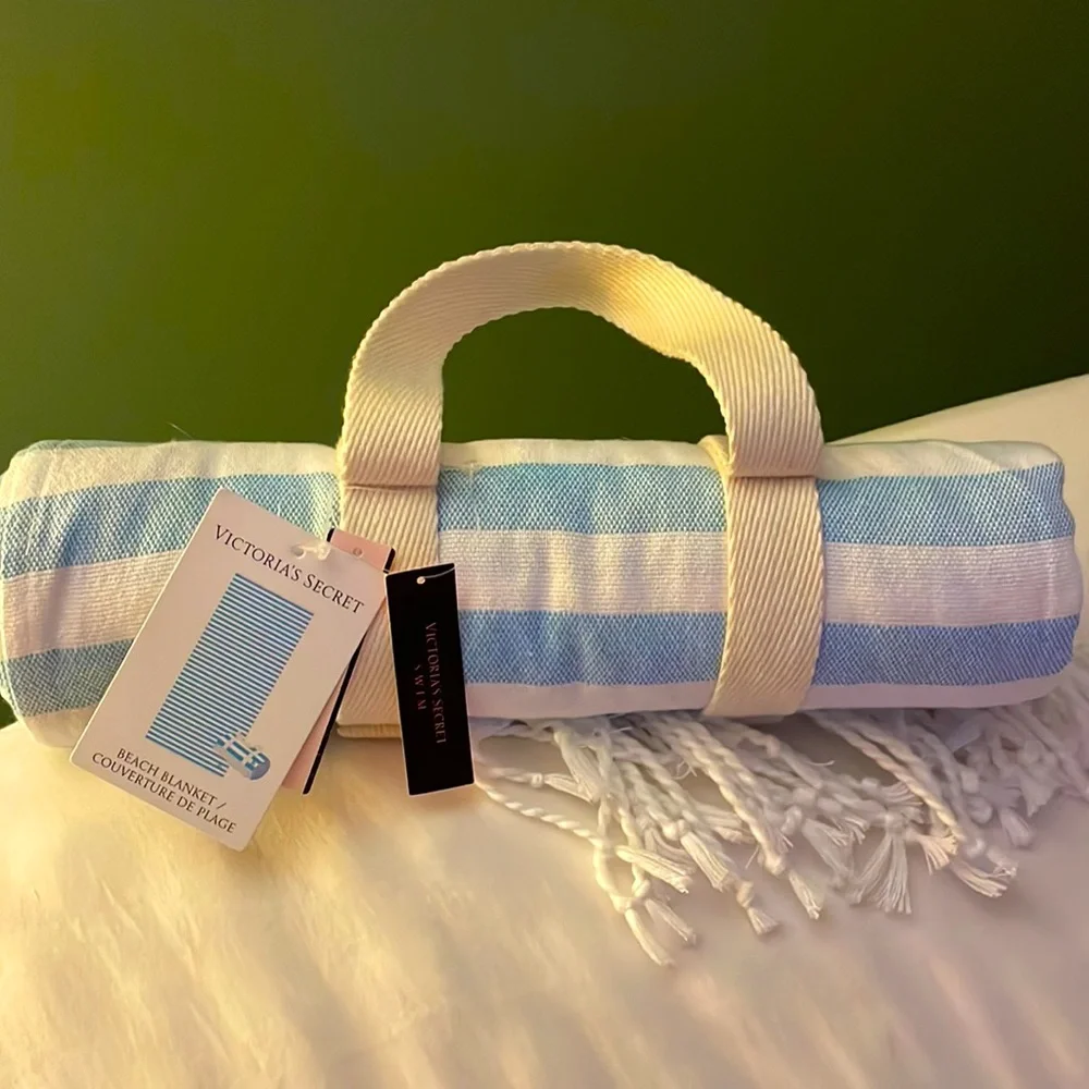 Victoria’s Secret beach blanket nwt